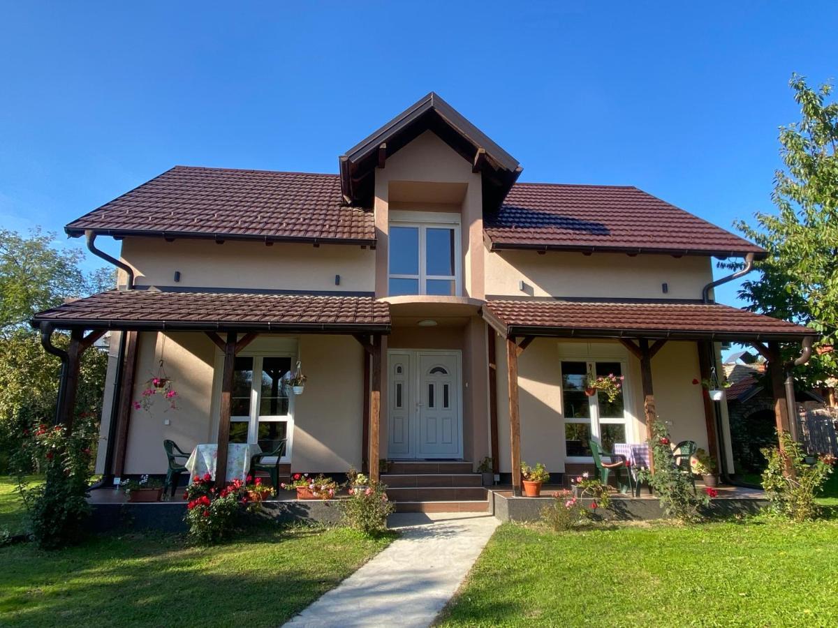 Apartmán Kod Cika Brke Vrdnik Exteriér fotografie
